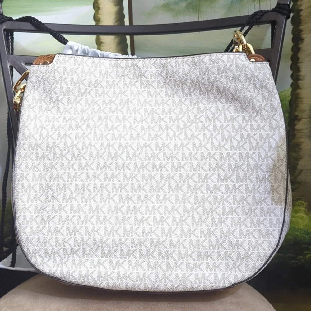 SALE! NWT Michael Kors Hobo Handbag - Picture 3 of 13